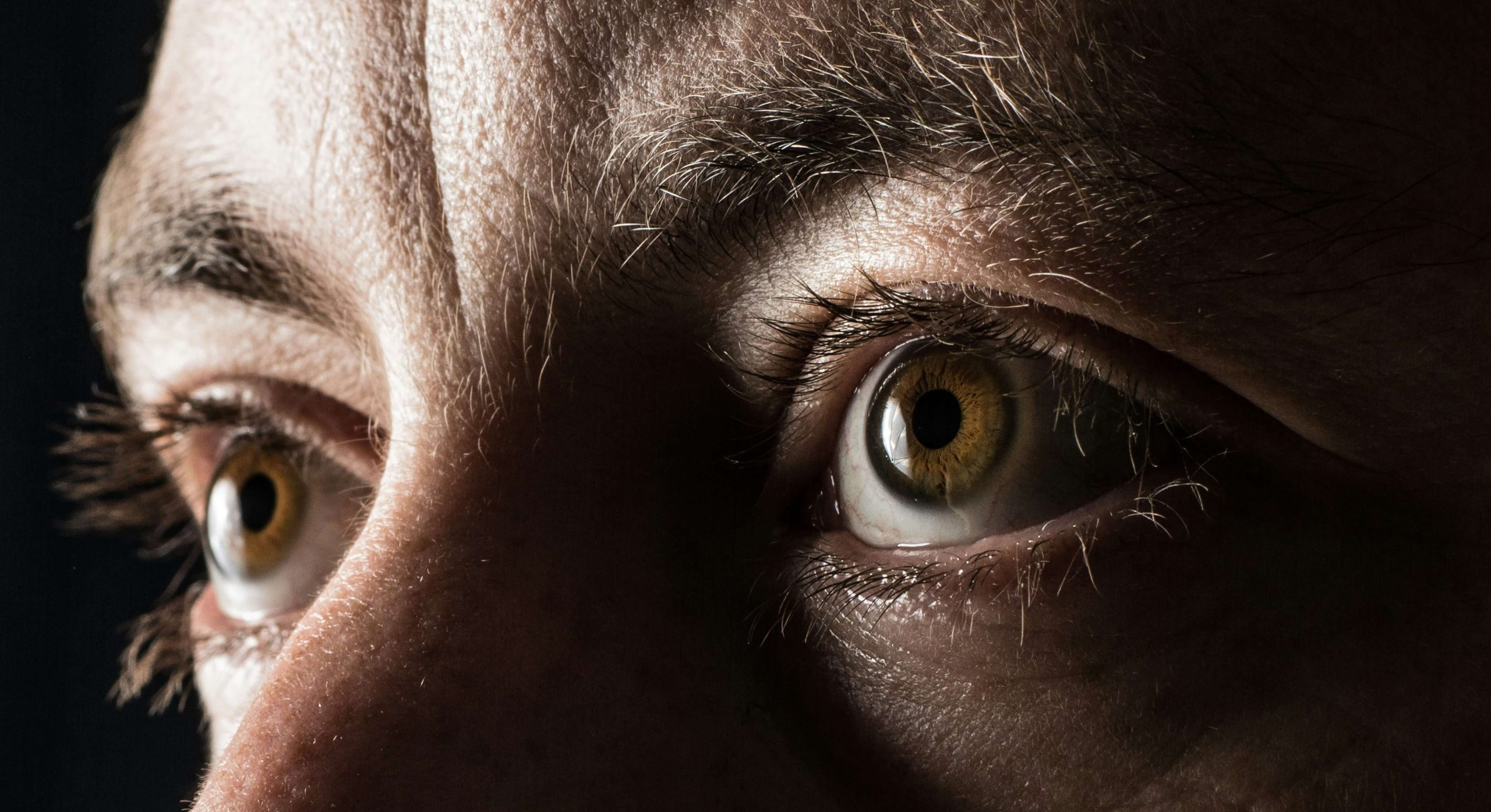 A close up picture of a pair of brown eyes. Brainspotting therapy in Pennsylvania, New Jersey and Delaware can resolve distressing memories and trauma held in the body